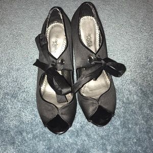 Black bow heels
